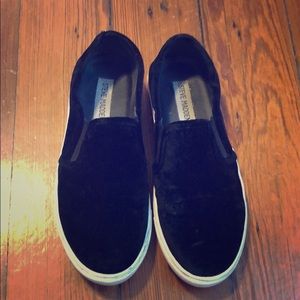 Steve Madden black slip on sneakers